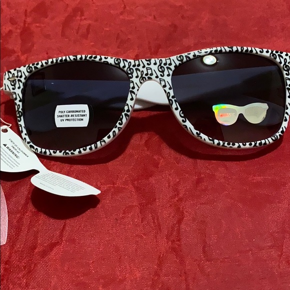 Polly Carbonate Shatter Resistant SUNGLASSES - Picture 3 of 11